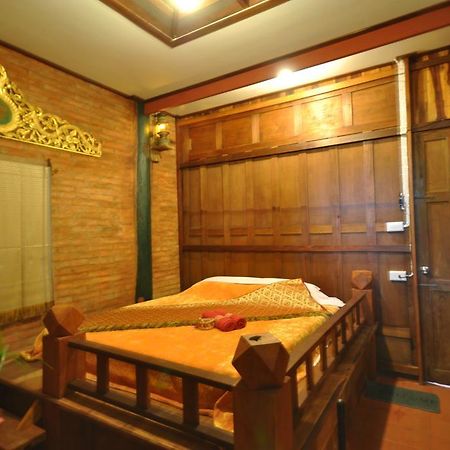 Ayutthaya Bouchic Hostel Exterior photo
