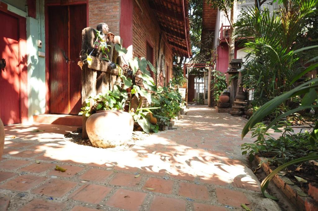 Ayutthaya Bouchic Hostel Exterior photo