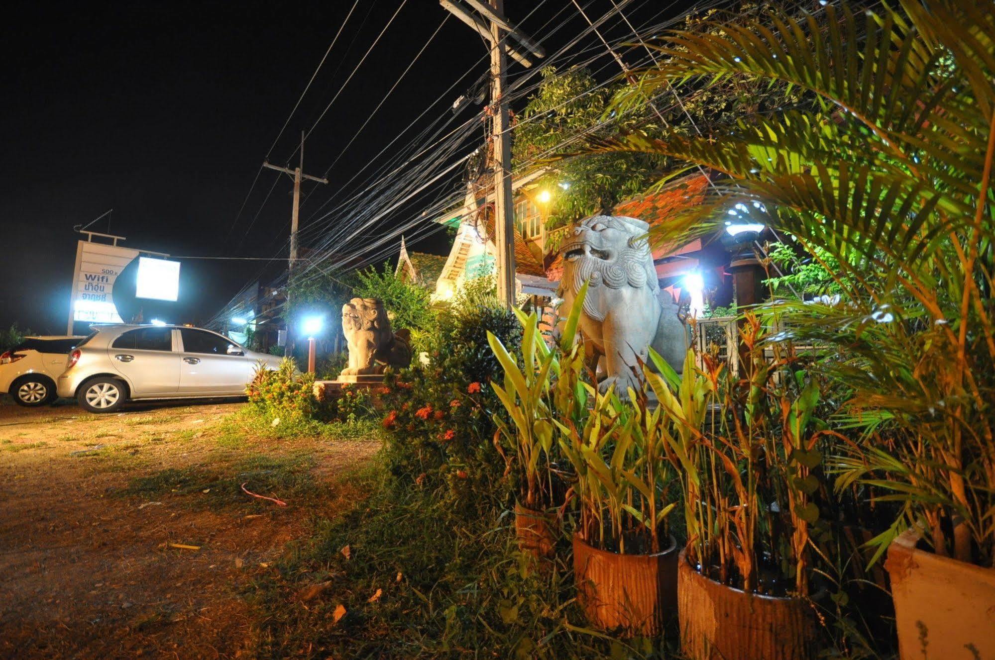 Ayutthaya Bouchic Hostel Exterior photo